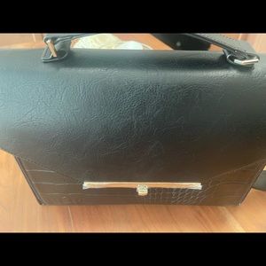 Brand New “The Messenger In Black Croc By Beis”